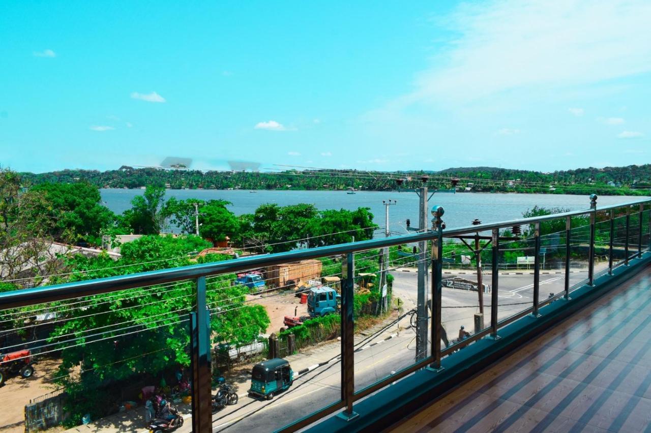 Holiday Villa Тринкомали Экстерьер фото