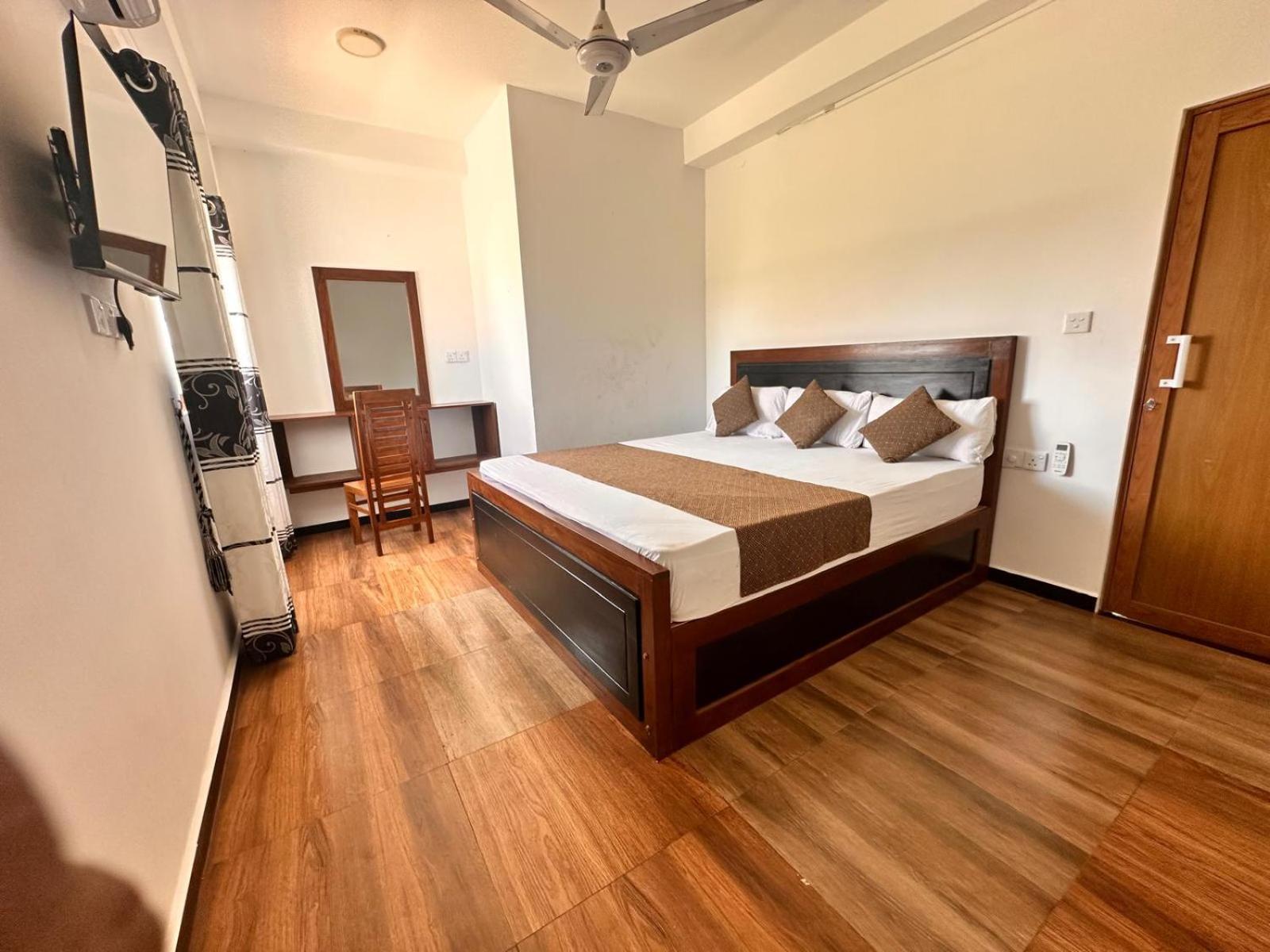 Holiday Villa Тринкомали Экстерьер фото