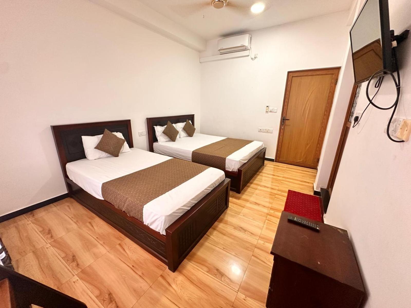 Holiday Villa Тринкомали Экстерьер фото
