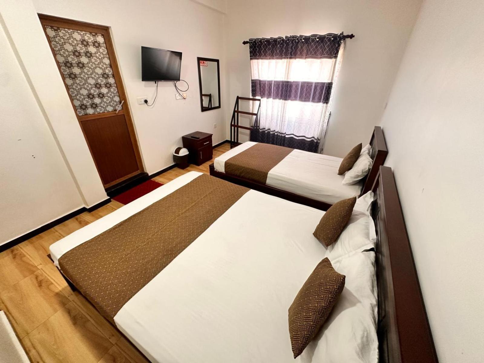 Holiday Villa Тринкомали Экстерьер фото