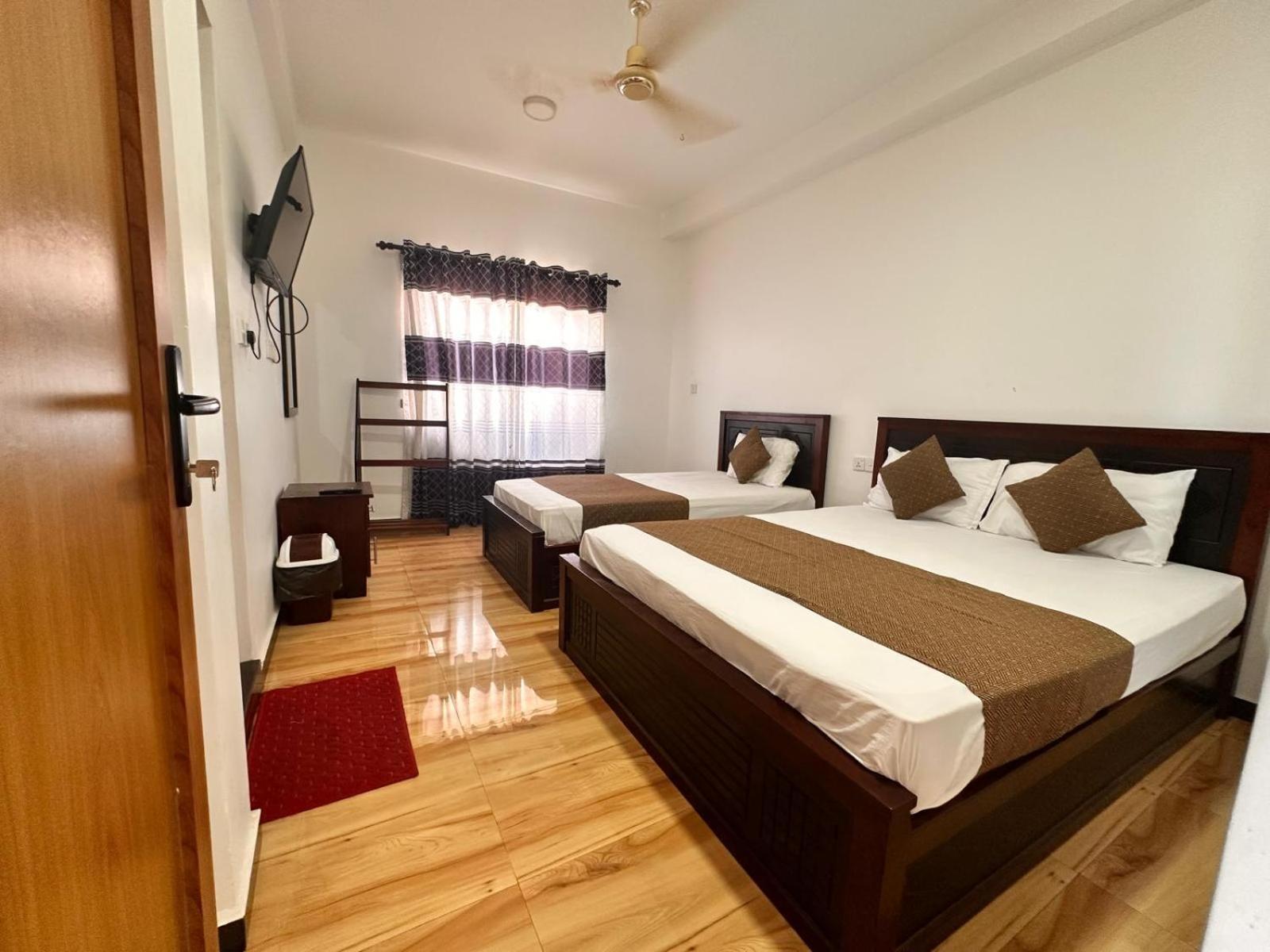 Holiday Villa Тринкомали Экстерьер фото