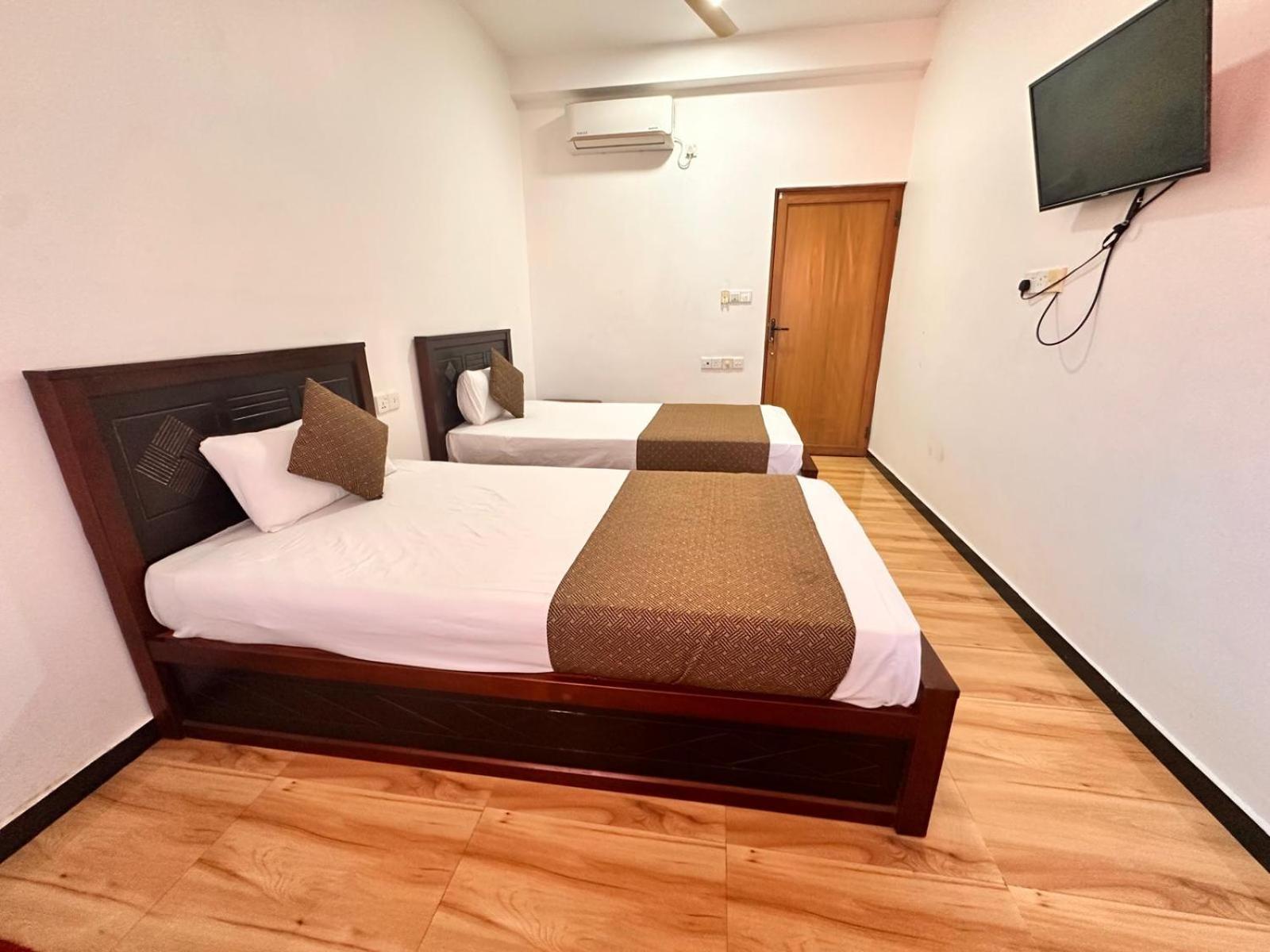 Holiday Villa Тринкомали Экстерьер фото