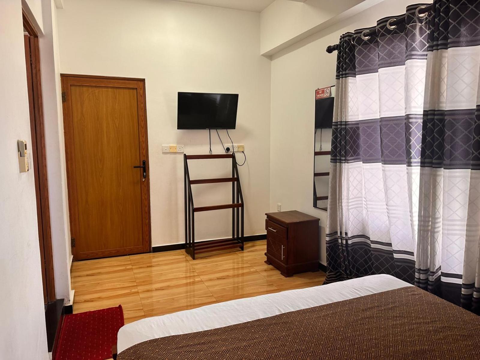 Holiday Villa Тринкомали Экстерьер фото
