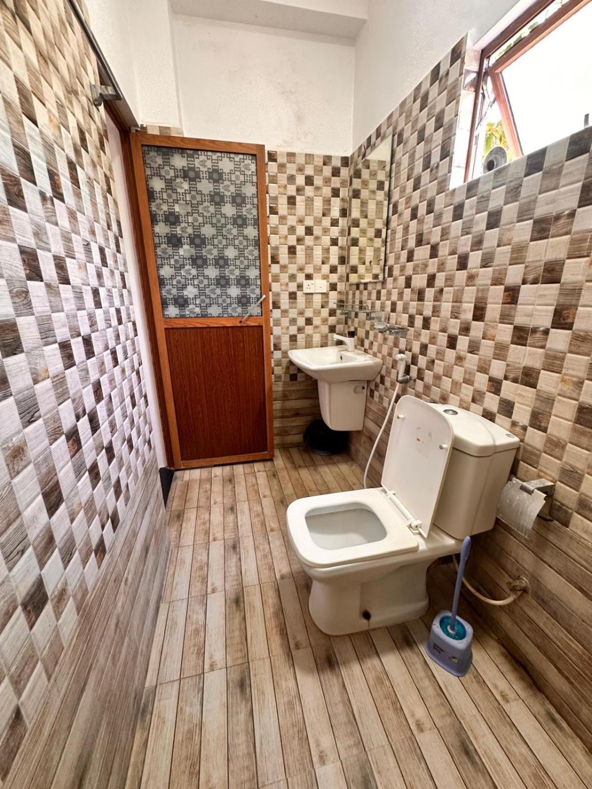 Holiday Villa Тринкомали Экстерьер фото