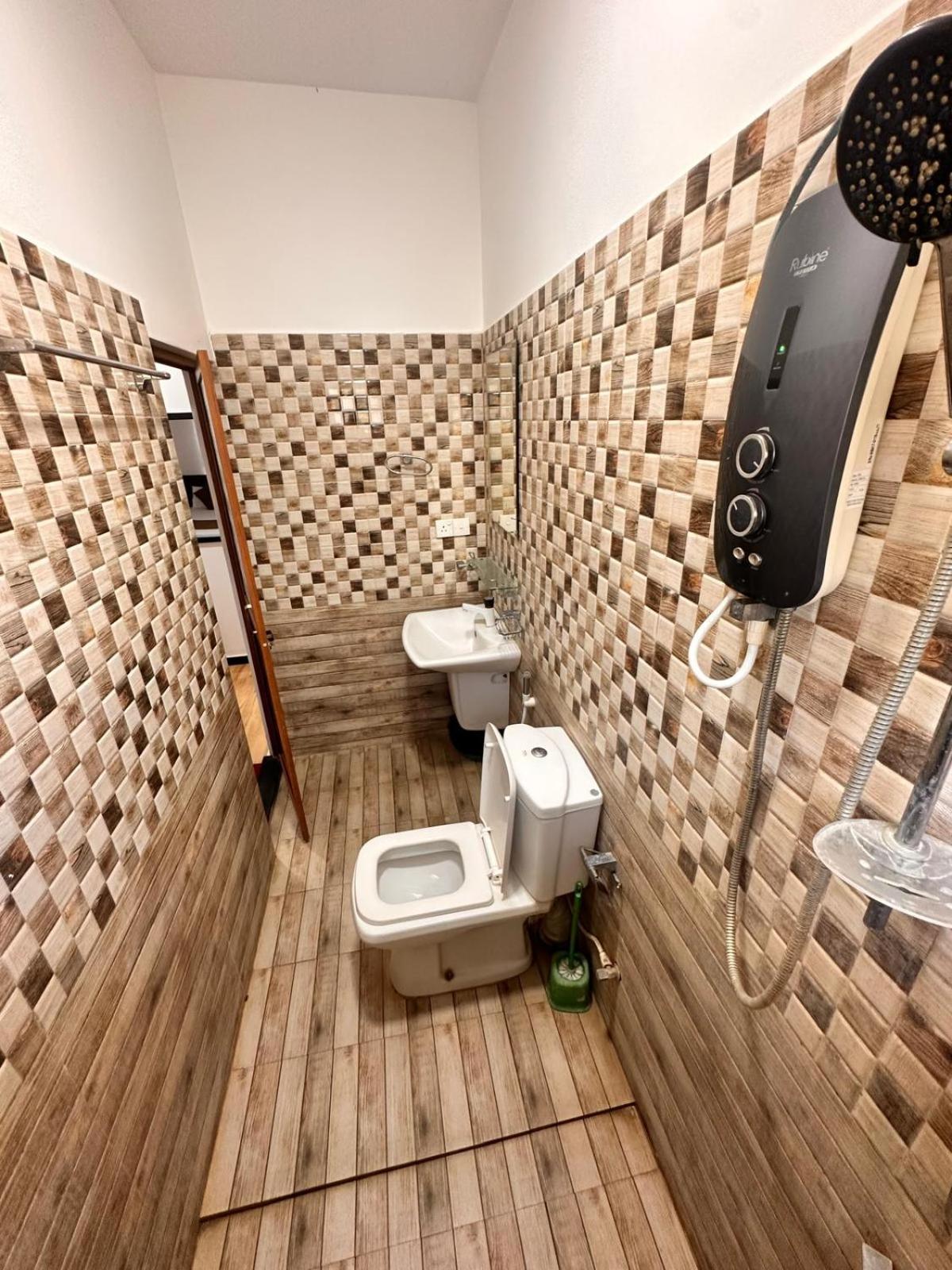 Holiday Villa Тринкомали Экстерьер фото